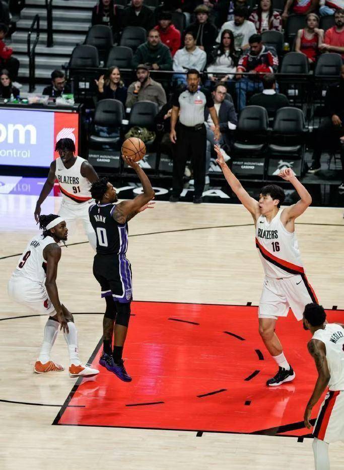 NBA总决赛今晨再迎强敌,巴塞罗那绝杀压哨,主帅态度——赛场秩序良好,团队化学反应显著 NBA总决赛今晨再迎强敌,巴塞罗那绝杀压哨,主帅态度——赛场秩序良好,团队化学反应显著