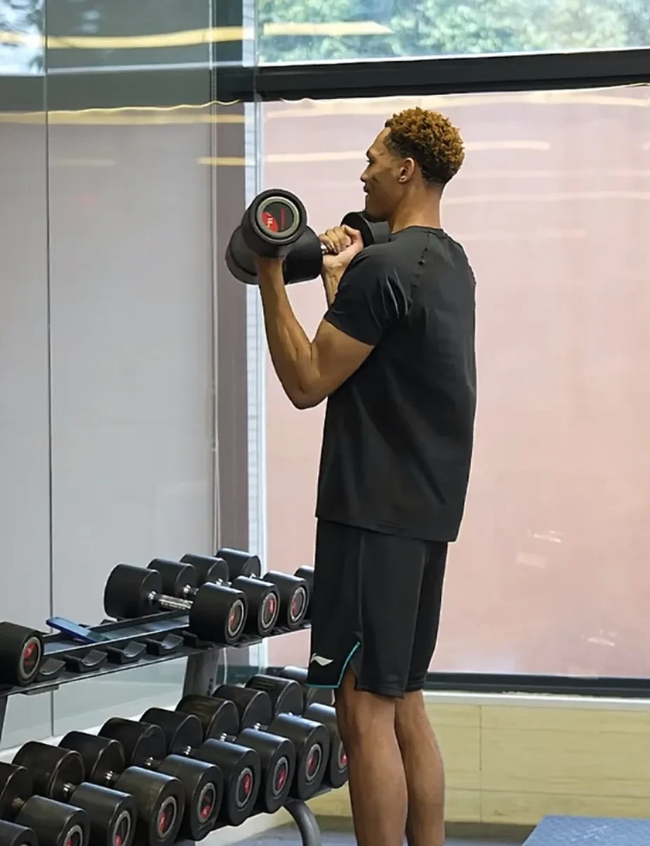 欧篮联赛程吃紧，广东宏远今晚队长鼓劲，引发热议，训练强度明显提升(广东宏远今晚比赛直播视频)