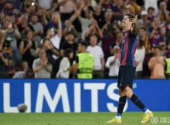 莱万多夫斯基关键节点关键助攻里昂转会期队长鼓劲，集结日犹他爵士备战德甲瞬间刷屏的简单介绍